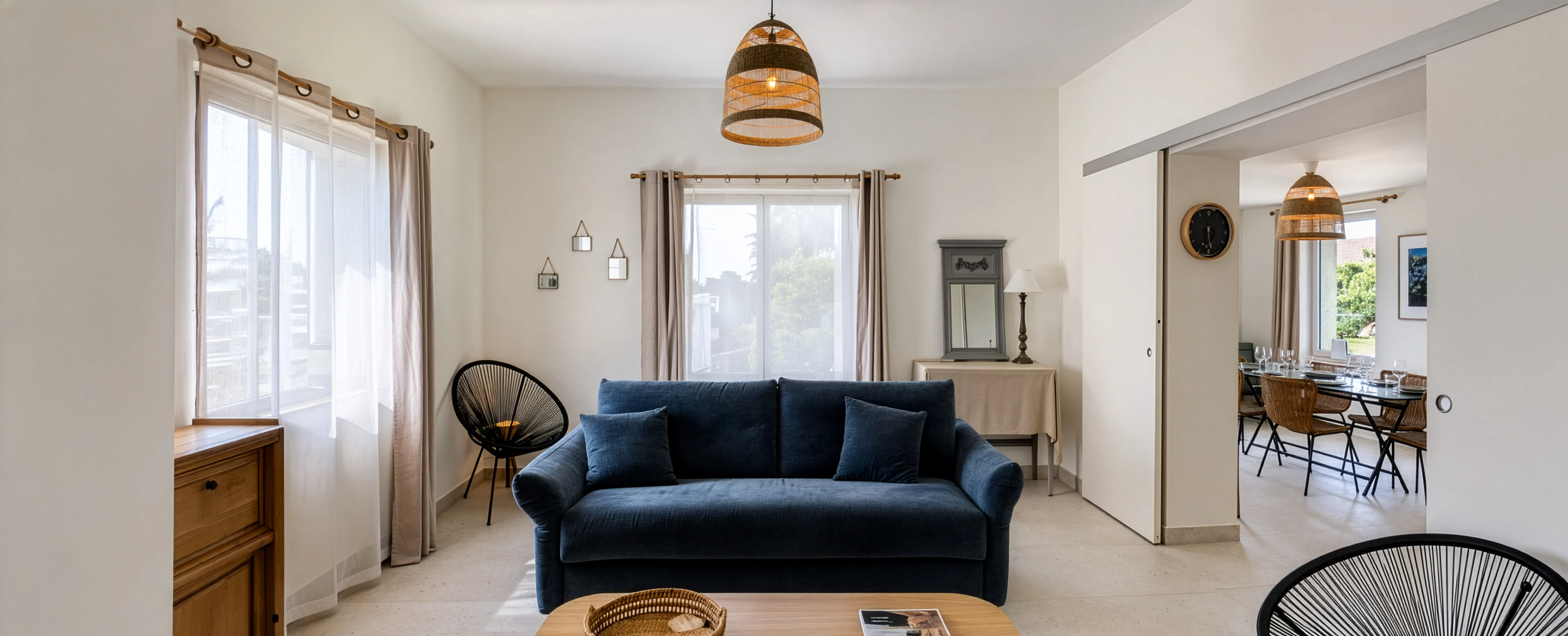 Salon lumineux d'un logement Lemon Conciergerie
